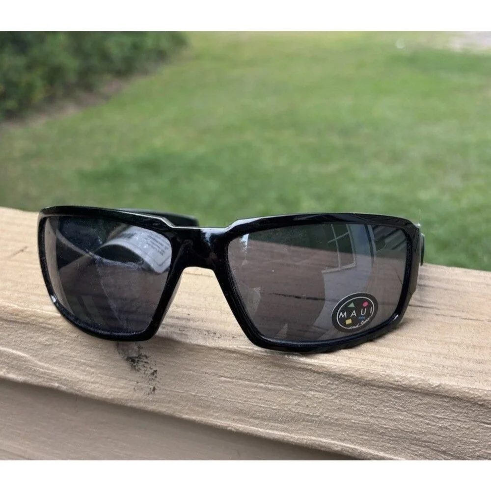Maui & sons NWT men’s Sunglasses American Flag Arm Pattern NEW Gray black Summer